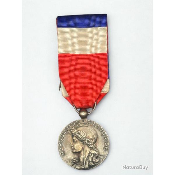 (118.002) M�daille d'honneur Commerce - Travail - Industrie
