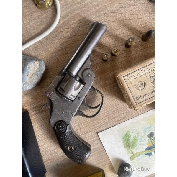 Revolver, Iver Johnson, en parfait, �tat, r�vis� en armurerie, apte au tir. calibre 32 Smith & wesso