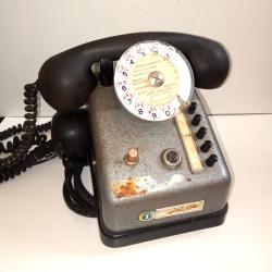 ancien t&eacute;l&eacute;phone d'atelier m&eacute;tallique