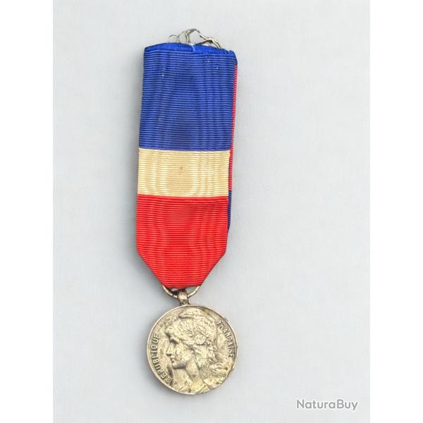 (118.004) M�daille d'honneur Commerce - Travail - Industrie