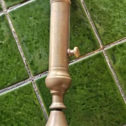 Lot 2 bougeoirs laiton dont 1 &eacute;lectrifi&eacute; en lampe - vintage