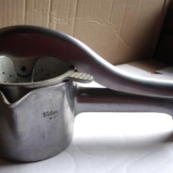 Vintage Presse de boucher / moule &agrave; steak hach&eacute;