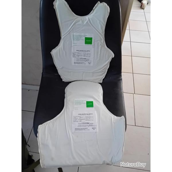 Ench�re lot de 2 plaques balistiques contre les armes de poings et les lames HAWK 40X42 et 31x40 cm