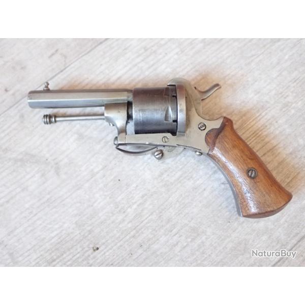 Revolver � broche ELG (Li�ge). Calibre 7 mm. Poin�on : F �toil�.