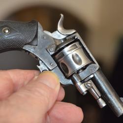 MINISCULE REVOLVER DE POCHE  CALIBRE 5 OU 6 MM PERCUSSION CENTRALE