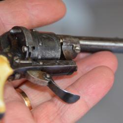 Mini revolver  Lefaucheux 5.5mm &agrave; broche Crosses Ivoire