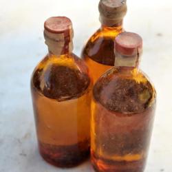 lot de 3 flacons PHARMACIE trouv&eacute;s en Normandie 1944 troupe occupation en Normandie 1944 - WWII