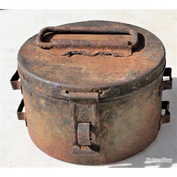 boite hippomobile - se fixe sur fonte de cavalerie troupe d'occupation en Normandie 1944HIP0323BT001