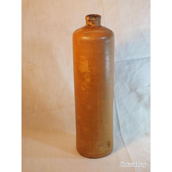 bouteille gr�s contr�le MASQUE � GAZ  entra�nement gaz troupe d'occupation en Normandie PAU24MAG001