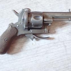Revolver &agrave; broche ELG (Li&egrave;ge). Calibre 7 mm. Poin&ccedil;on : R couronn&eacute;.