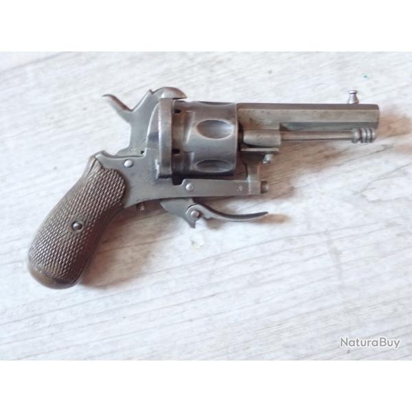 Revolver � broche ELG (Li�ge). Calibre 7 mm. Poin�on : R couronn�.
