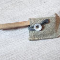 Brosse de nettoyage cuirs ou chaussures, d'ordonnance suisse. Paquetage r&eacute;glementaire