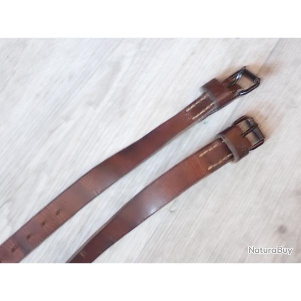 Lot de 2 lani�res en cuir. Brellage, paquetage sac � dos. L : 64 cm