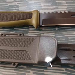 Couteau de survie &agrave; lame fixe