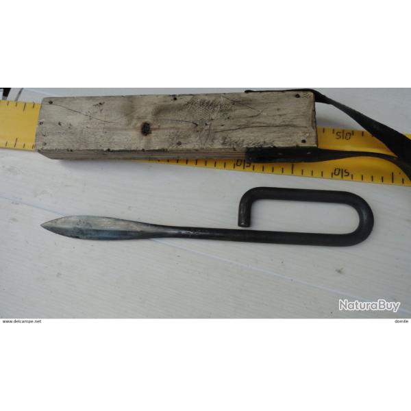 Clou avec �tui bois et lani�re cuir