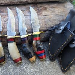 LOT DE 4 Couteau Skinner Damas Lame 256 Couches Manche Corne de B&eacute;lier Fab Artisanale Etui Cuir
