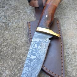 Skinner Couteau de Chasse Damas Lame 256 Couches Manche Bois /Laiton Fabric Artisanale Etui Cuir