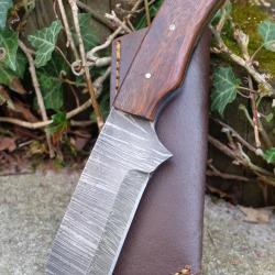 Couteau Puukko Skinner Damas Lame 256 Couches Lame Sheepfoot Manche Bois Artisanale Etui Cuir