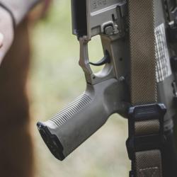 Magpul Poign&eacute;e MOE-K2+ AR15/M4/M16 Gris