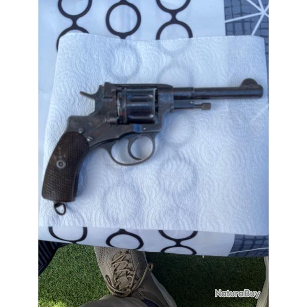 Revolver NAGANT Mod�le 1895