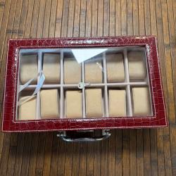 BO&Icirc;TE DE RANGEMENTS EXPOSITION POUR 12 MONTRE TYPE CROCO ROUGE