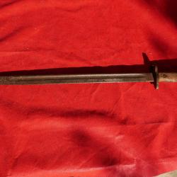 Ba&iuml;onnette Enfield 1907 dans son jus de grange (fatigu&eacute;e)