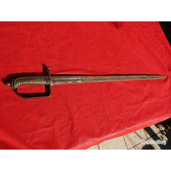 Sabre type 1767 mais avec une lame droite, modification de Bretteur (cf Gazette des Armes n�590)