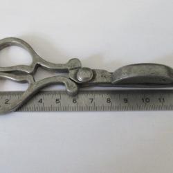 &eacute;teignoir de bougie ciseaux