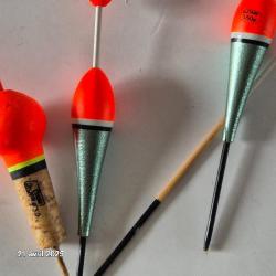Lot de 3 flotteurs diff&eacute;rents de la m&ecirc;me collection , Sensas  pour carnassiers