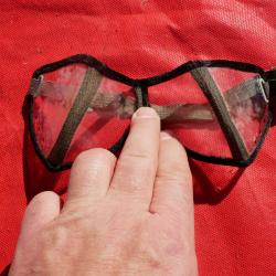 Lunette anti poussi&egrave;re Allemande WW2 (neuve de stock avec les intercalaires en papier)