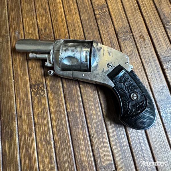 PETIT REVOLVER Hammerless  BULLDOG PUPPY CALIBRE 320