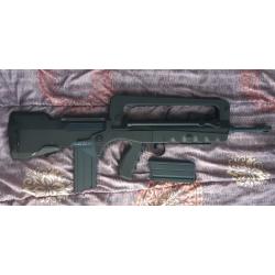 R&eacute;plique airsoft FAMAS AEG