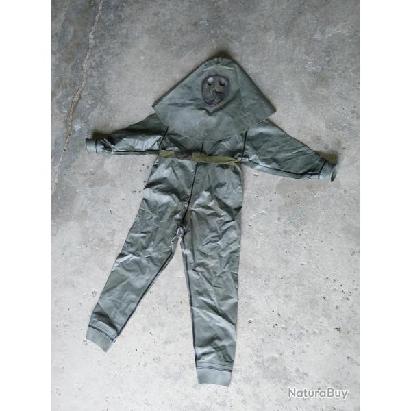 Ensemble combinaison et masque NBC M66 de l'arm�e Fran�aise