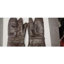 Tr&egrave;s rare paire de gants 3 doigts en cuir fourr&eacute;e d'origine de pilote fran&ccedil;ais grande guerre WWI