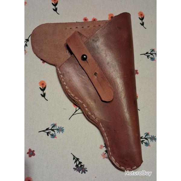 Vends �tui cuir pour revolver.