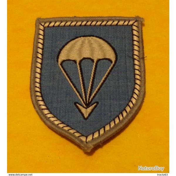 BREVET PARACHUTISTE ALLEMAGNE , INSIGNE D'EPAULE EN TISSU , MODELE ANCIEN , OBSOLETE POUR COLLECTION