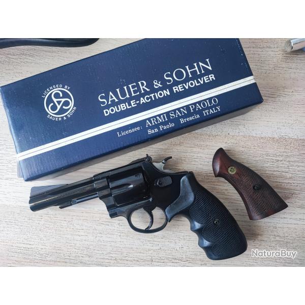 Revolver Sauer&Sohn 38sp de 1982 4" type S&W service sp�cial hausse r�glable. Avec poign�e combat.