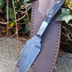 Couteau De Chasse Skinner Lame Acier Damas 256 Couches Manche Corne de Buffalo Etui Cuir Camping