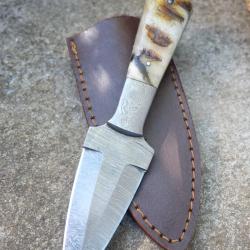 Couteau De Chasse Dague Lame Acier Damas 256 Couches Manche Corne de B&eacute;lier Etui Cuir Camping
