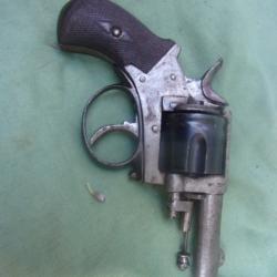 pistolet type Bulldog long. 13,5 cm environ