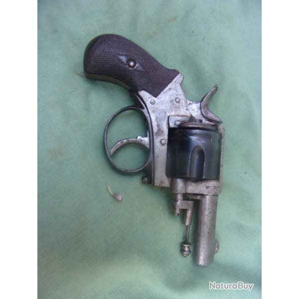 pistolet type Bulldog long. 13,5 cm environ