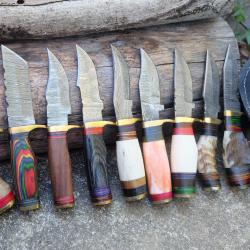 LOT DE 9 Couteau Skinner Damas Lame 256 Couches Manche Os/Bois Cerf/Bois/B&eacute;lier Artisanale Etui Cuir