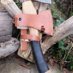 Belle Hache de Chef Viking Lame Acier Carbone 1075 Fa&ccedil;on Silex Manche Bois Etui Cuir Fab Artisanale