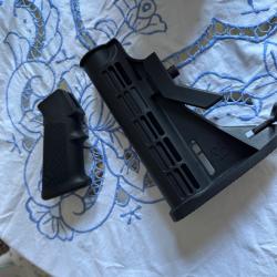 AR15 poign&eacute;e + crosse