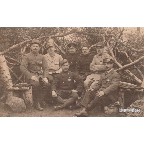 CPA Groupe de soldats en captivit� - Militaria ww1