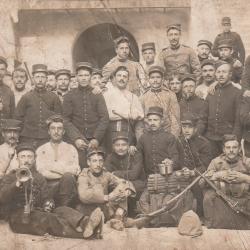 CPA Groupe de soldats  - Militaria ww1