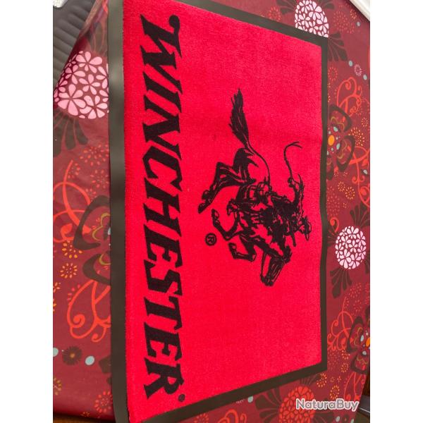 Tapis sol winchester rouge neuf