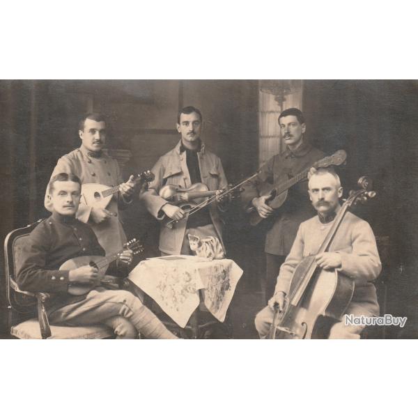 CPA Groupe de soldats en captivit� � Wernigerode am Harz - Militaria ww1