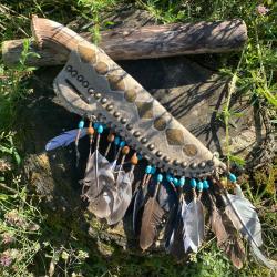 couteau artisanal am&eacute;rindien / bois de cerf, fourreau peau de raton laveur / lame acier carbone 1095