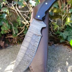 Couteau Bowie De Chasse Manche Rosewood Lame Drop Point Acier Damas 256 Couches Etui Cuir F Artisan